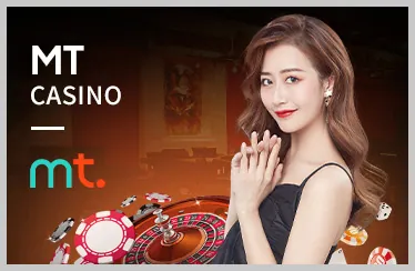 Bàn chơi Poker với chip và lá bài